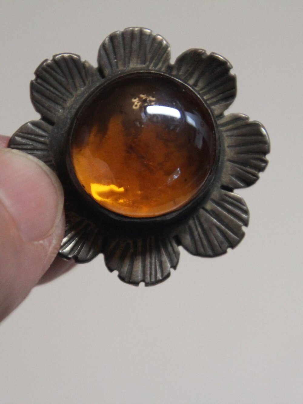 Amber or amber like pendent. Silver tone. Used condition.